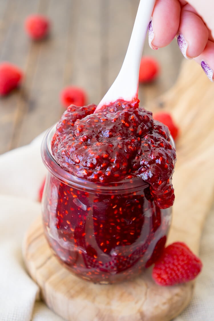 This Easy Raspberry Filling recipe takes just four ingredients and 20 minutes to make!