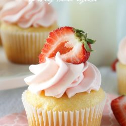 strawberries cream cupcakes