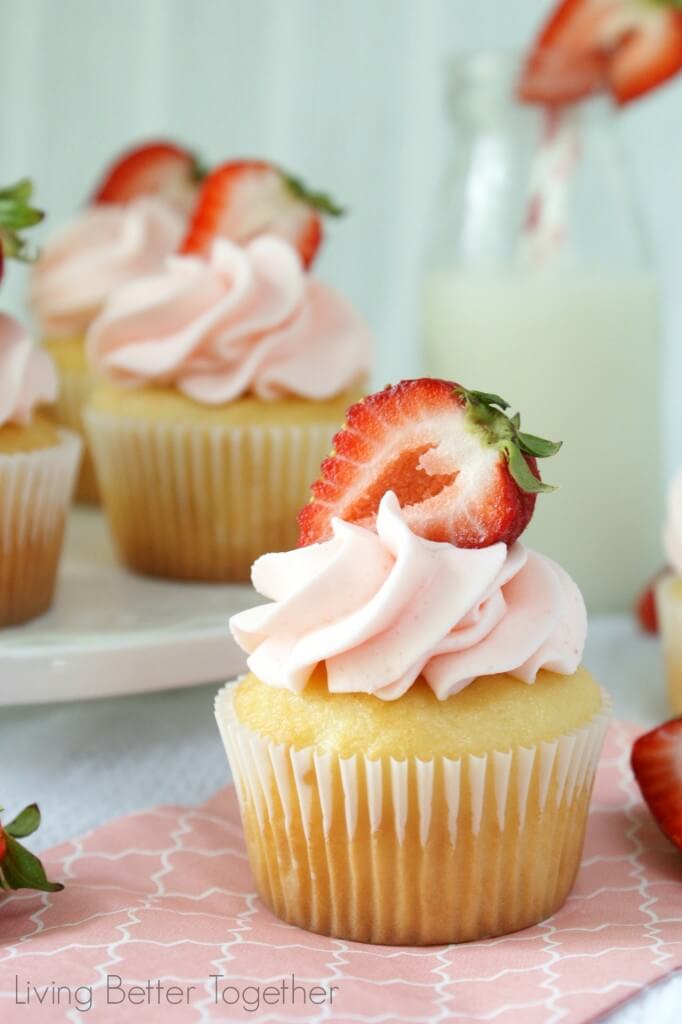 Strawberries & Cream Cupcakes | www.sugarandsoul.co