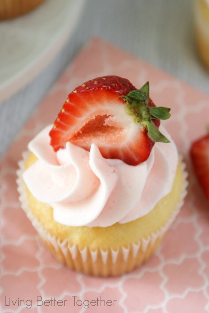 Strawberries & Cream Cupcakes | www.sugarandsoul.co