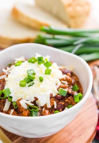  This HEALTHY and EASY Turkey Chili Recipe has perfect heat and a SECRET INGREDIENT that makes it the ultimate winter meal and great for game days!