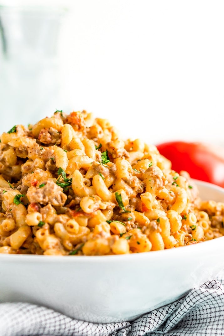 This One-Pot Chili Mac n Cheese is the perfect cheesy recipe for lazy Sundays or a weeknight dinner. It requires minimal prep and is ready in just 30 minutes and combines two of the BEST comfort foods around!