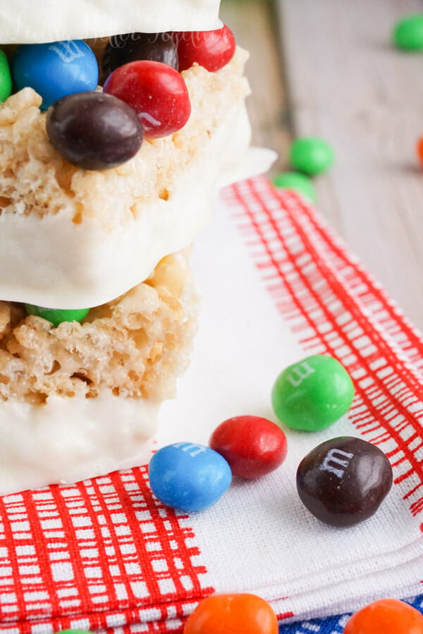 These White Chocolate Dipped M&M's® Crispy Rice Krispies Treats are a 90s kid's dream. The classic rice krispies treats are topped with M&M's® Crispy candy and dipped in white chocolate for a perfect finish! #CrispyIsBack #Ad