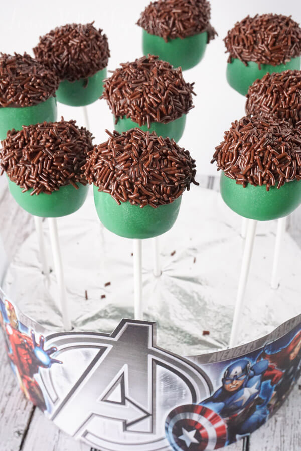 These Hulk Pop are so easy to make and will make a great addition to your Avengers Party!