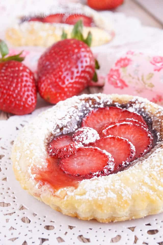 These Strawberry Nutella Tarts inspired by The Selection Series are so simple to make. Rich and creamy Nutella and tart strawberries in a flaky pastry dusted in sugar - they're absolutely divine!