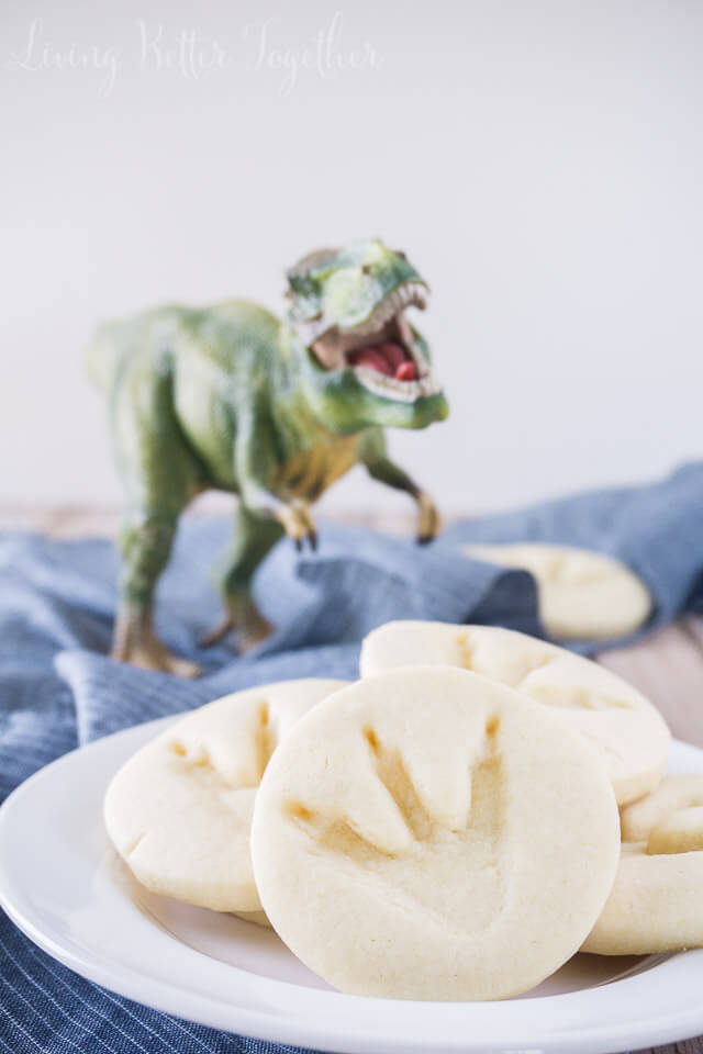 These simple Jurassic Park Dinosaur Cookies are so easy to make and are perfect for the Jurassic World release or a birthday party!