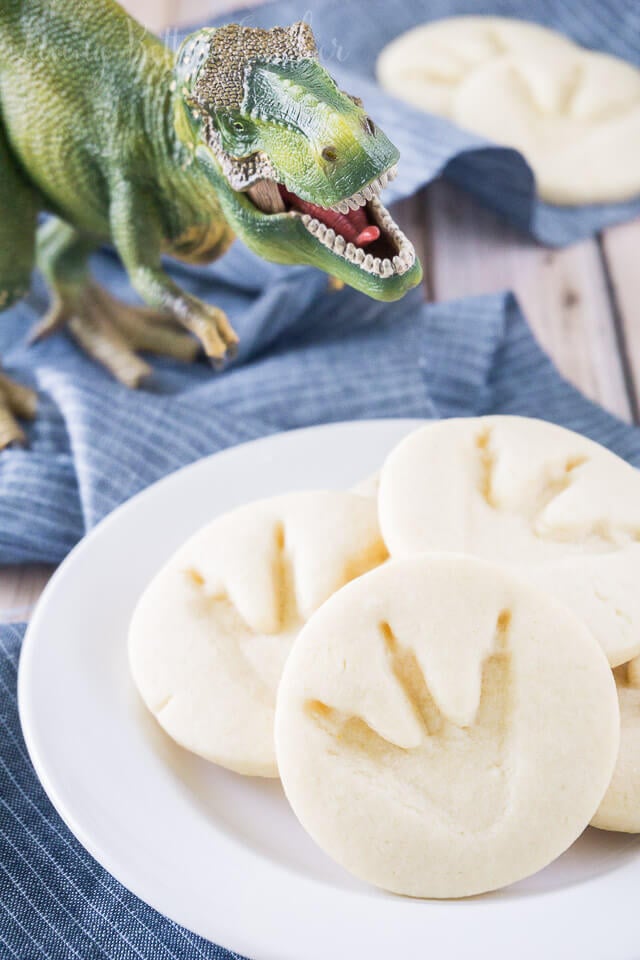 These simple Jurassic Park Dinosaur Cookies are so easy to make and are perfect for the Jurassic World release or a birthday party!