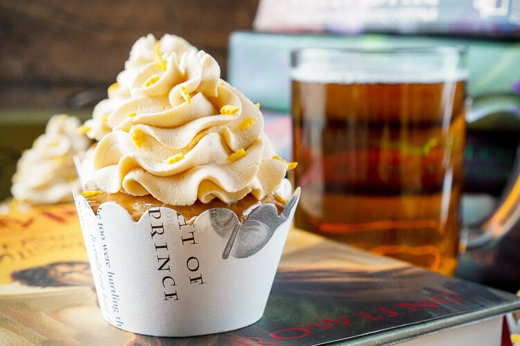 These Harry Potter Butterbeer Cupcakes are AMAZING and will cast a spell on your taste buds and leave you in a state of geeky bliss!