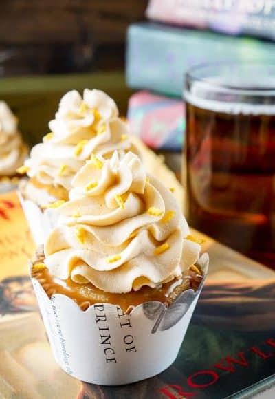 These Harry Potter Butterbeer Cupcakes are AMAZING and will cast a spell on your taste buds and leave you in a state of geeky bliss!