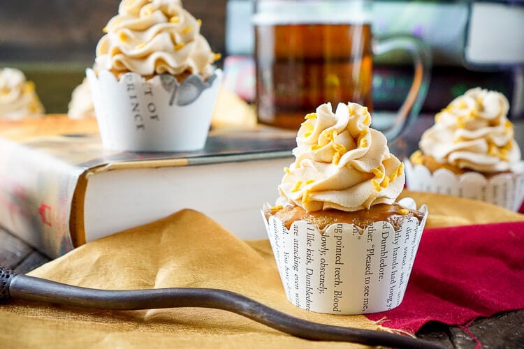 These Harry Potter Butterbeer Cupcakes are AMAZING and will cast a spell on your taste buds and leave you in a state of geeky bliss!