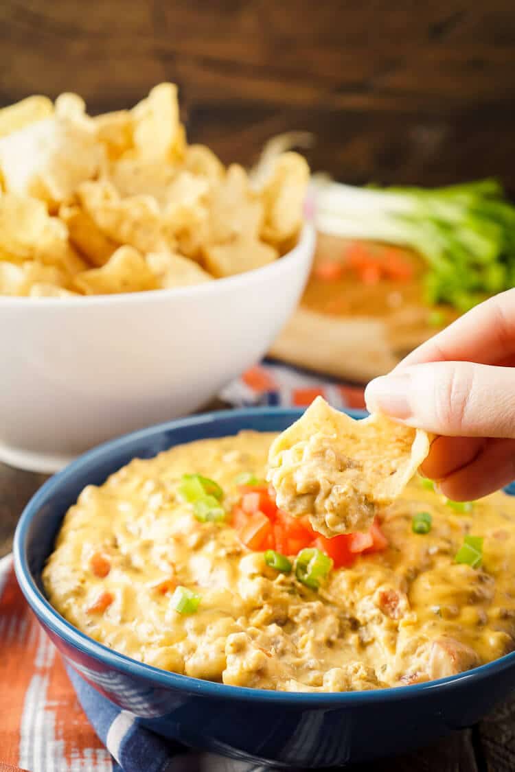 This Cheeseburger Dip tastes just like a Cheeseburger, making it the ultimate game day dip everyone will love! Super fast and EASY to make, loaded with flavors that will have your mouthwatering, plus it makes a ton so it's great for large groups and parties!