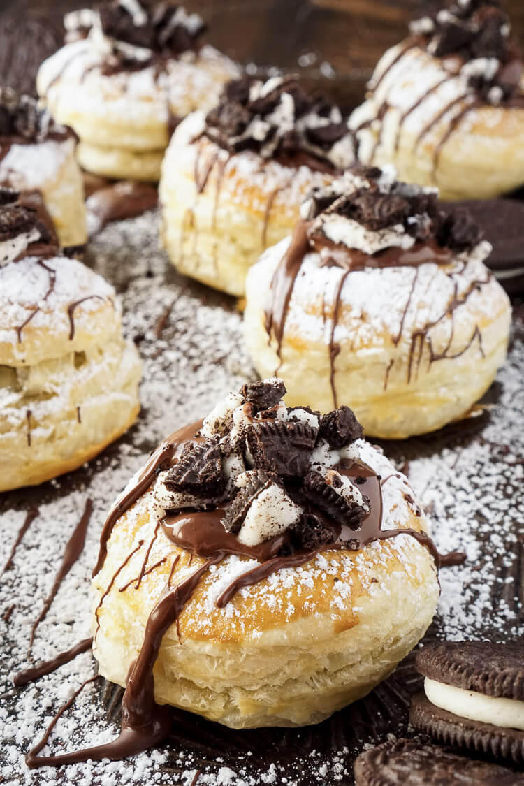 These Croissookies were SO GOOD! They're so much easier to make at home than they looks! You only need 5 ingredients and they're ready in less than 30 minutes! They taste like a fried Oreo! No special tools or equipment needed! Such an EASY and AWESOME dessert!