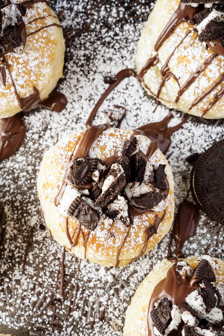 These Croissookies were SO GOOD! They're so much easier to make at home than they looks! You only need 5 ingredients and they're ready in less than 30 minutes! They taste like a fried Oreo! No special tools or equipment needed! Such an EASY and AWESOME dessert!