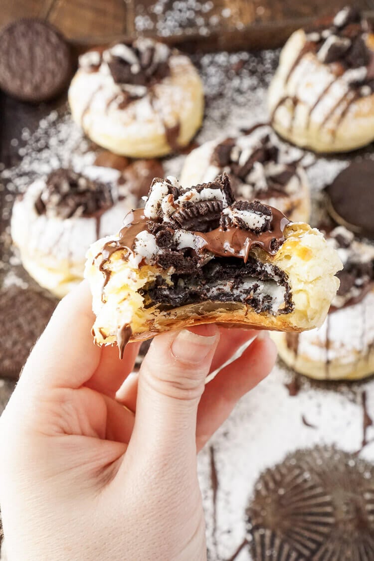 These Croissookies were SO GOOD! They're so much easier to make at home than they looks! You only need 5 ingredients and they're ready in less than 30 minutes! They taste like a fried Oreo! No special tools or equipment needed! Such an EASY and AWESOME dessert!