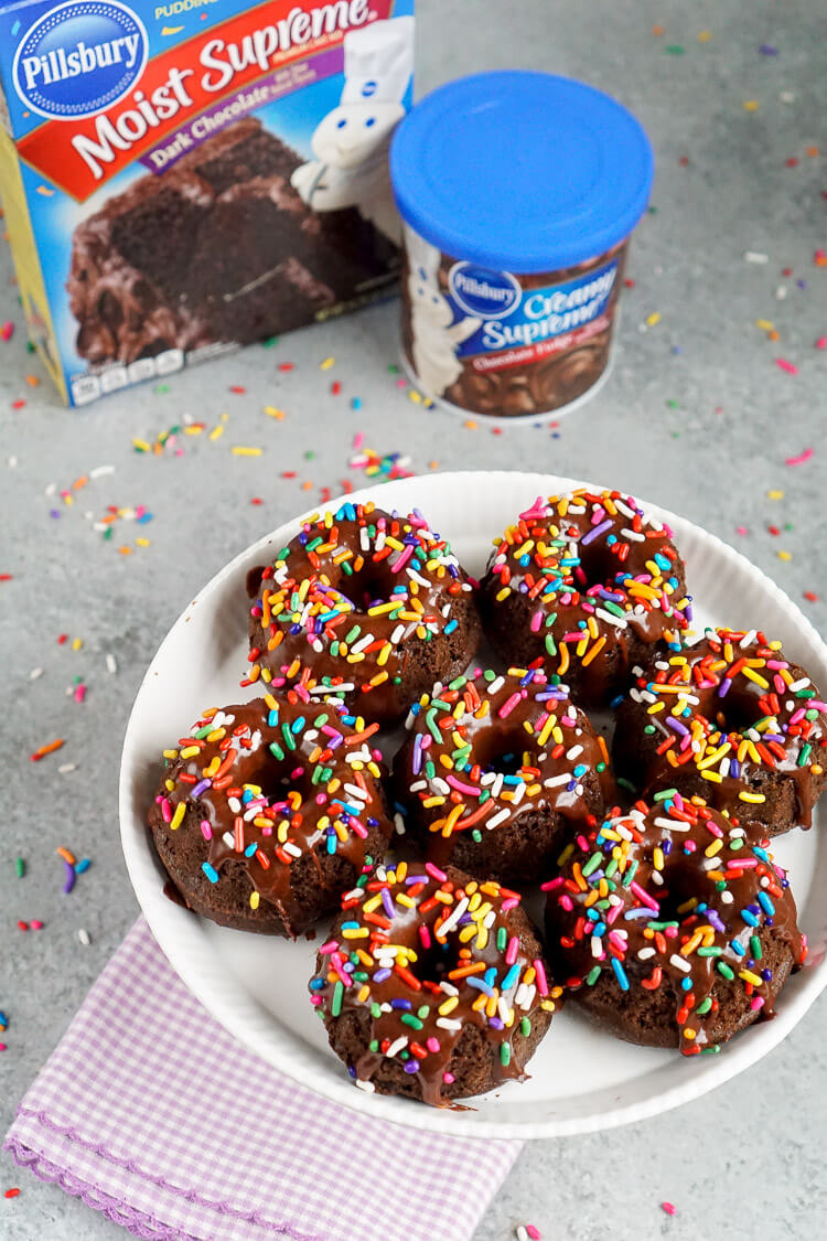 These Mini Chocolate Bundt Cakes are a classic little dessert made with a simple kitchen hack!