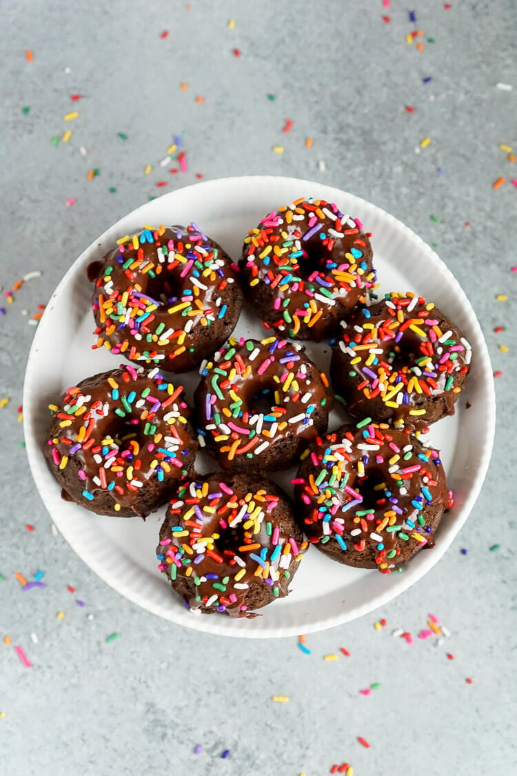 These Mini Chocolate Bundt Cakes are a classic little dessert made with a simple kitchen hack!