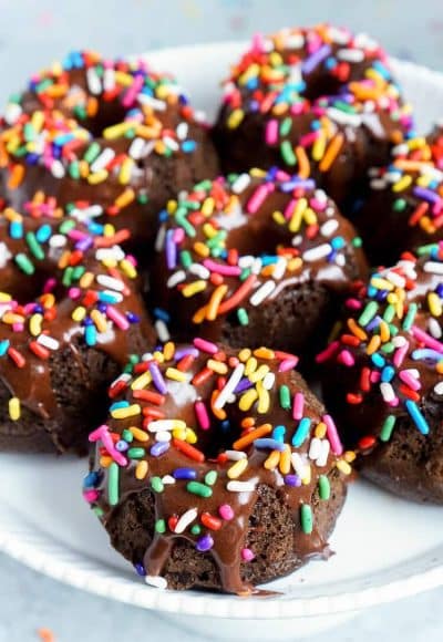 These Mini Chocolate Bundt Cakes are a classic little dessert made with a simple kitchen hack!