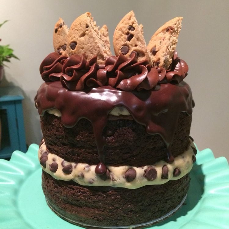 This Chocolate Chip Cookie Dough Cake is made with two layers of delicious chocolate cake, and two layers of edible cookie dough then topped with ganache, frosting, and mini chocolate chip cookies!