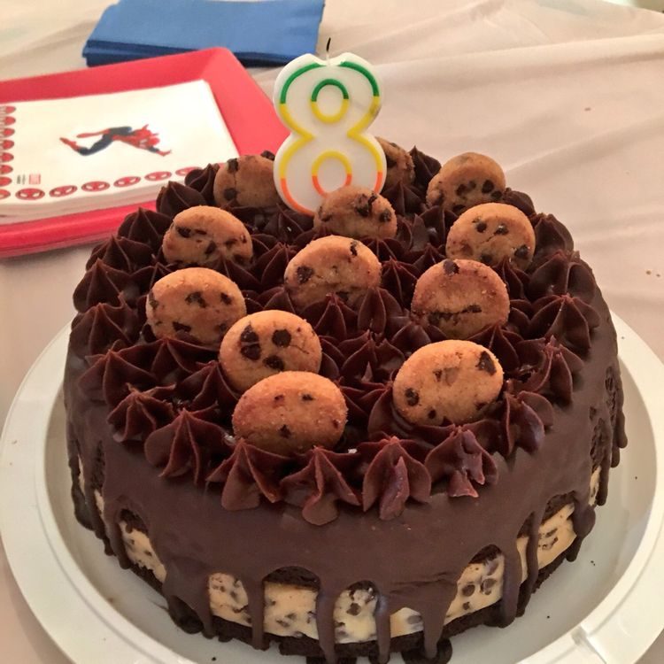 This Chocolate Chip Cookie Dough Cake is made with two layers of delicious chocolate cake, and two layers of edible cookie dough then topped with ganache, frosting, and mini chocolate chip cookies!