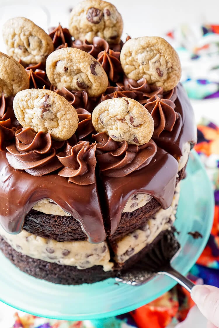 This Chocolate Chip Cookie Dough Cake is made with two layers of delicious chocolate cake and two layers of edible cookie dough then topped with ganache, frosting and mini chocolate chip cookies!