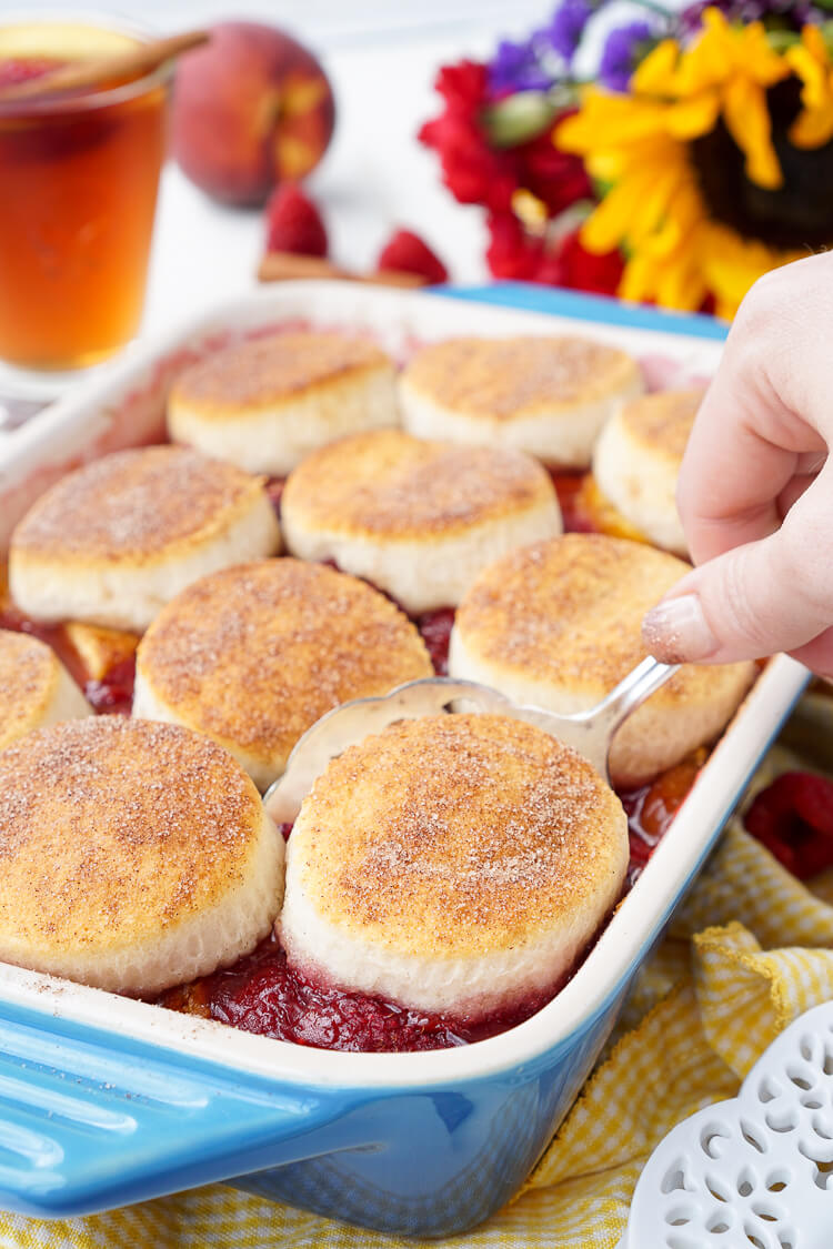 This Raspberry & Peach Cobbler only requires 10 minutes of prep and has just 6 ingredients in it!