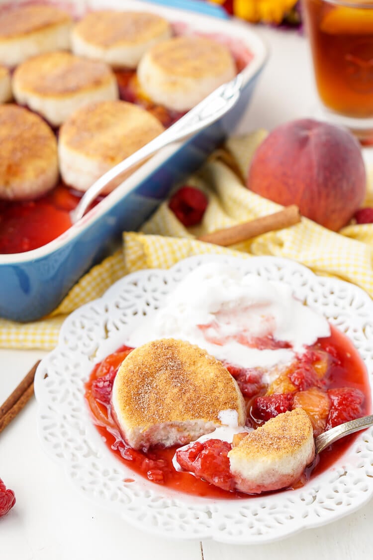 This Raspberry & Peach Cobbler only requires 10 minutes of prep and has just 6 ingredients in it!