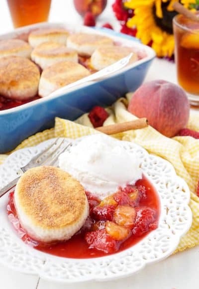 This Raspberry & Peach Cobbler only requires 10 minutes of prep and has just 6 ingredients in it!