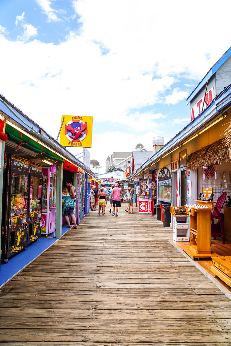 Planning a summer trip to Maine, make sure you add Old Orchard Beach to your itinerary! The Pier, beach, food, and amusement park are a summer MUST!