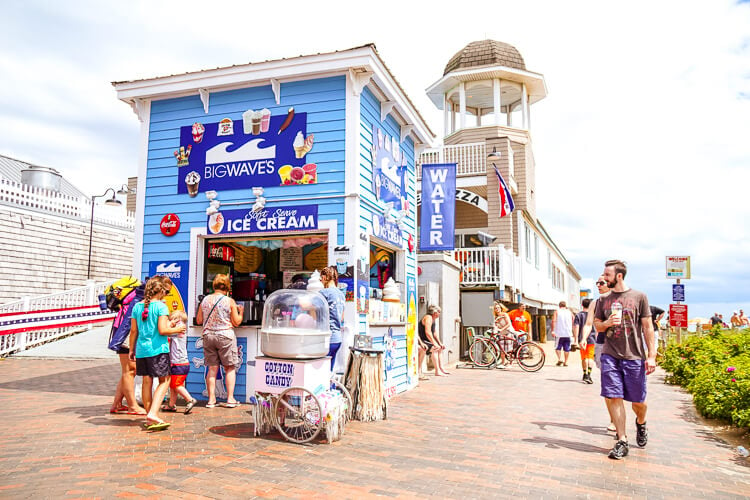 Planning a summer trip to Maine, make sure you add Old Orchard Beach to your itinerary! The Pier, beach, food, and amusement park are a summer MUST!