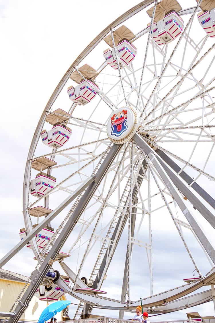 Planning a summer trip to Maine, make sure you add Old Orchard Beach to your itinerary! The Pier, beach, food, and amusement park are a summer MUST!