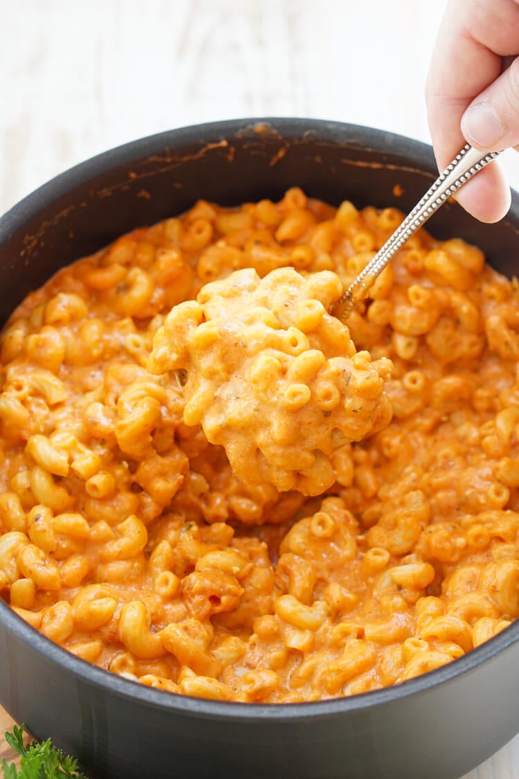 This Marinara Mac and Cheese is a quick and easy dinner option filled with love and flavor! It's everything you love about a classic creamy mac and cheese with a bright pop of thick and hearty marinara sauce. Have it on the table in less than 30 minutes!