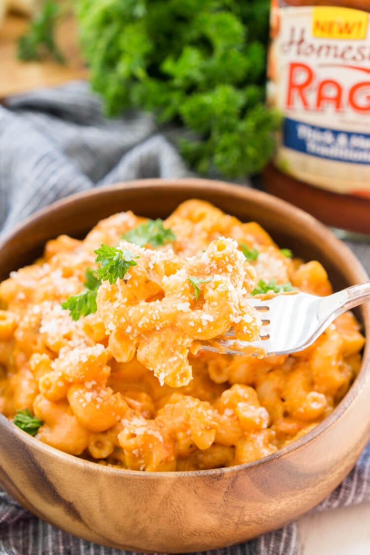 This Marinara Mac and Cheese is a quick and easy dinner option filled with love and flavor! It's everything you love about a classic creamy mac and cheese with a bright pop of thick and hearty marinara sauce. Have it on the table in less than 30 minutes!