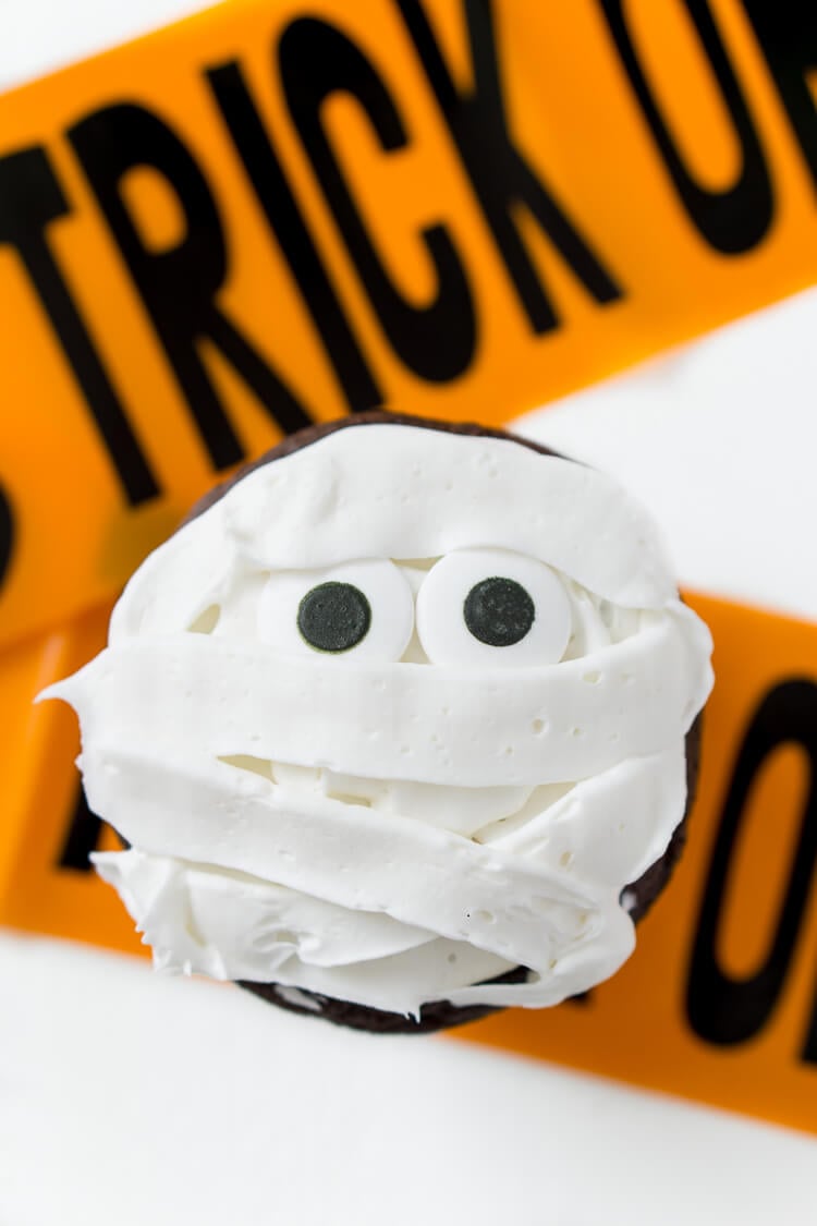 These spooky, sweet Mummy Halloween Cupcakes are the perfect addition to any Halloween celebration, whether it be a killer costume party or a scary movie marathon at home.