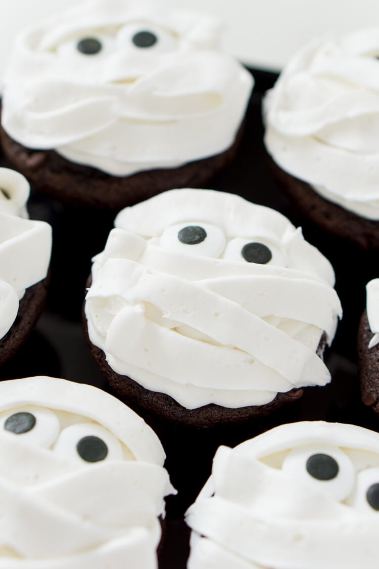 These spooky, sweet Mummy Halloween Cupcakes are the perfect addition to any Halloween celebration, whether it be a killer costume party or a scary movie marathon at home.