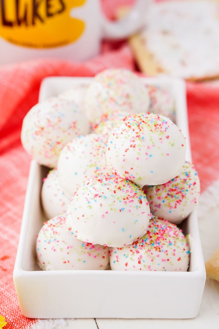 These Gilmore Girls Pop Tart Truffles are something Lorelei would definitely have whipped up for one of Rory's Bake Sales, and you should whip them up for your A Year In The Life Revival party! 