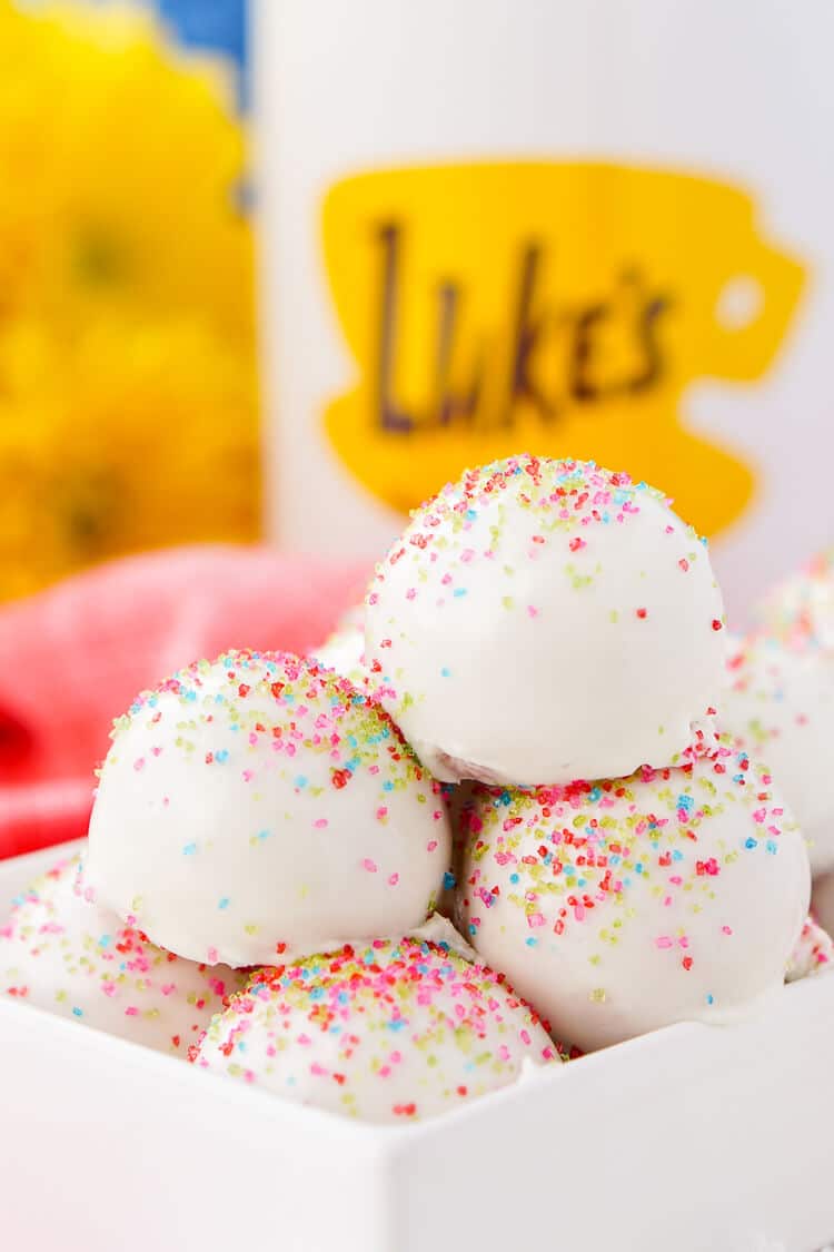 These Gilmore Girls Pop Tart Truffles are something Lorelei would definitely have whipped up for one of Rory's Bake Sales, and you should whip them up for your A Year In The Life Revival party! 