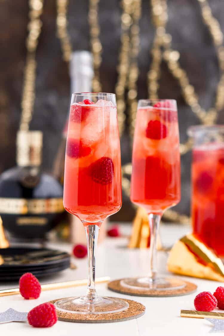 https://www.sugarandsoul.co/wp-content/uploads/2016/12/new-years-eve-champagne-punch-recipe-8.jpg?utm_source=chatgpt.com