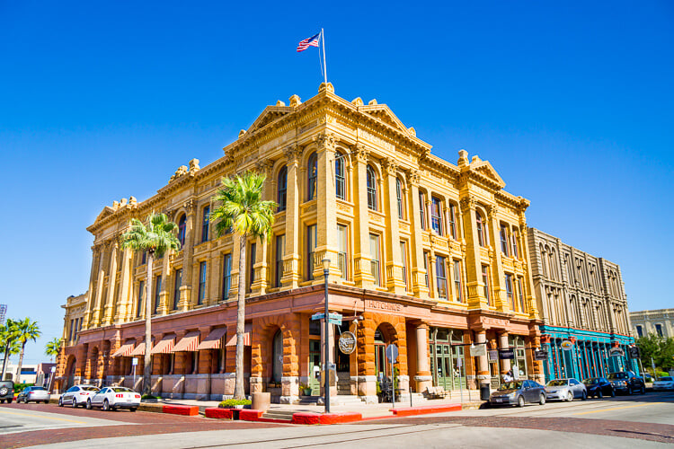 Planning a trip to Galveston Island, Texas? Here are 14 not to be missed things that you should add to your itinerary!