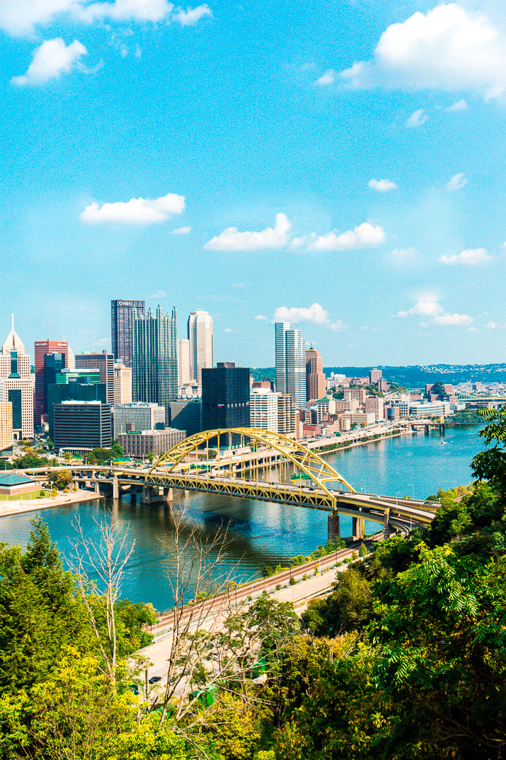 Heading to Pittsburgh and not sure what to do? Here's a great itinerary of what to do, see, and eat in Steel City in 48 hours!