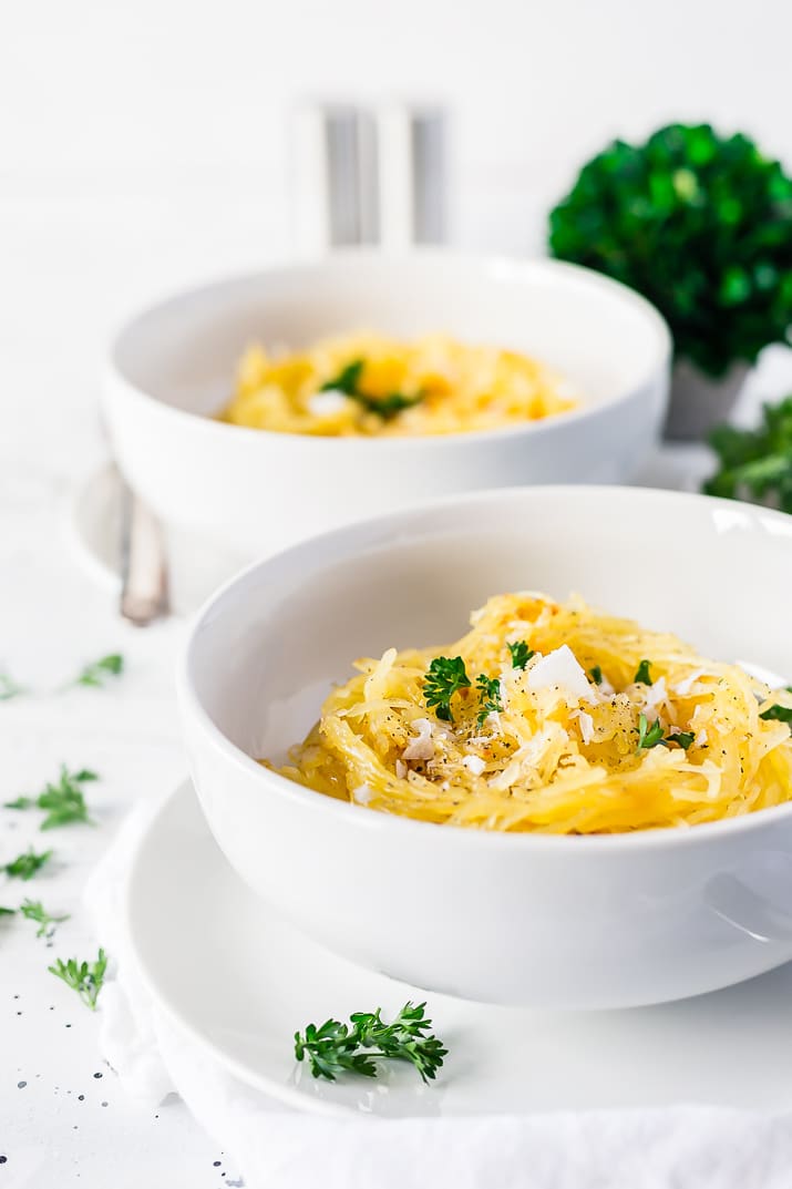 Use this simple step-by-step guide for How to Cook Spaghetti Squash in the oven for a delicious and healthy side dish, lunch, or dinner recipe!