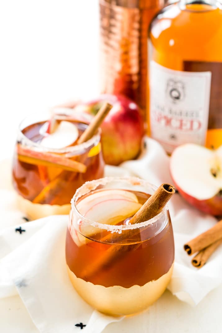 This Apple Crumble Cocktail is a delicious fall alcoholic drink you can make in minutes!