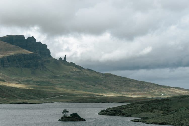 If you're visiting Scotland, make sure you make the trip from Edinburgh to the Isle of Skye! Here's a 3-day itinerary to help guide you along your journey!