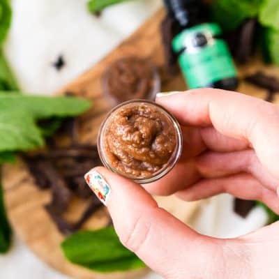 This Mint Chocolate Lip Scrub is an easy last-minute DIY holiday gift, it also makes a great favor for bridal and baby showers! Your lips will love you for this deliciously exfoliating recipe!
