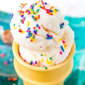 This Snow Cream is an easy homemade ice cream made out of actual snow! A fun recipe to make with the kiddos in vanilla, caramel, or chocolate flavor!