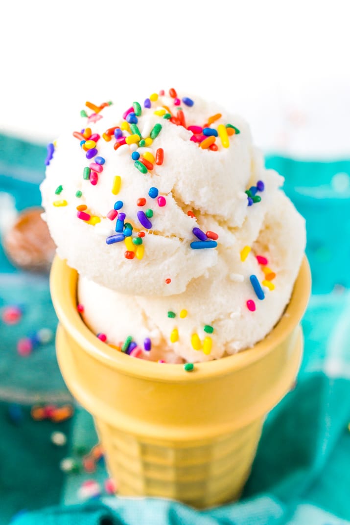 This Snow Cream is an easy homemade ice cream made out of actual snow! A fun recipe to make with the kiddos in vanilla, caramel, or chocolate flavor!