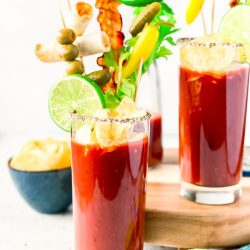 This is the Best Bloody Mary recipe made with vodka, tomato juice, spices, hot sauce, Worcestershire sauce and other delicious ingredients! Perfect for weekend mornings and brunch with friends!