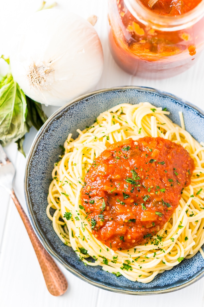 overhead photo of bowl of spaghetti with pomodoro sauce