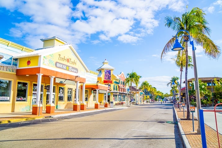 Planning a trip to Fort Myers Beach, Florida and looking for ideas for things to do and see and where to stay, here are my recommendations. 