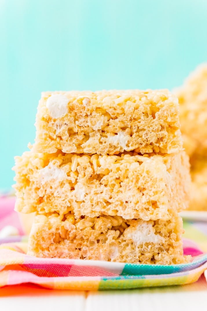 Rice Krispie Treats are loaded with salty butter, sweet marshmallow, and crunchy cereal, no one will be able to resist this easy and delicious no-bake dessert that's ready in less than 30 minutes!