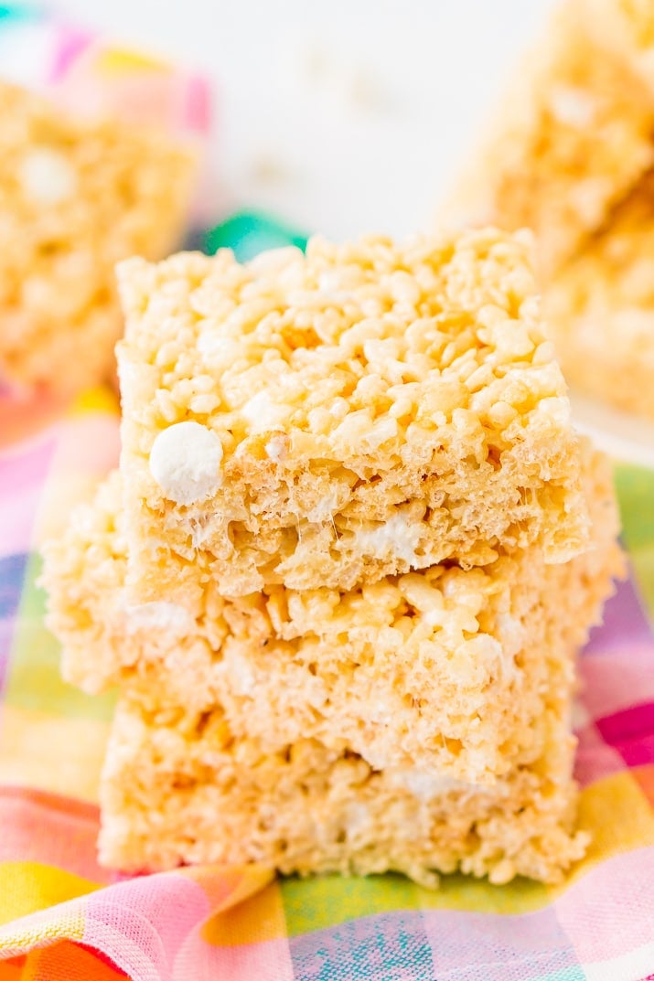 This Rice Krispie Treats recipe is loaded with salty butter, sweet marshmallow, and crunchy cereal, no one will be able to resist this easy and delicious no-bake dessert that's ready in less than 30 minutes!